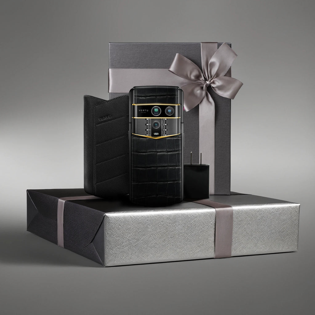 Agent Q Alligator Gold Accent Collector’s Edition