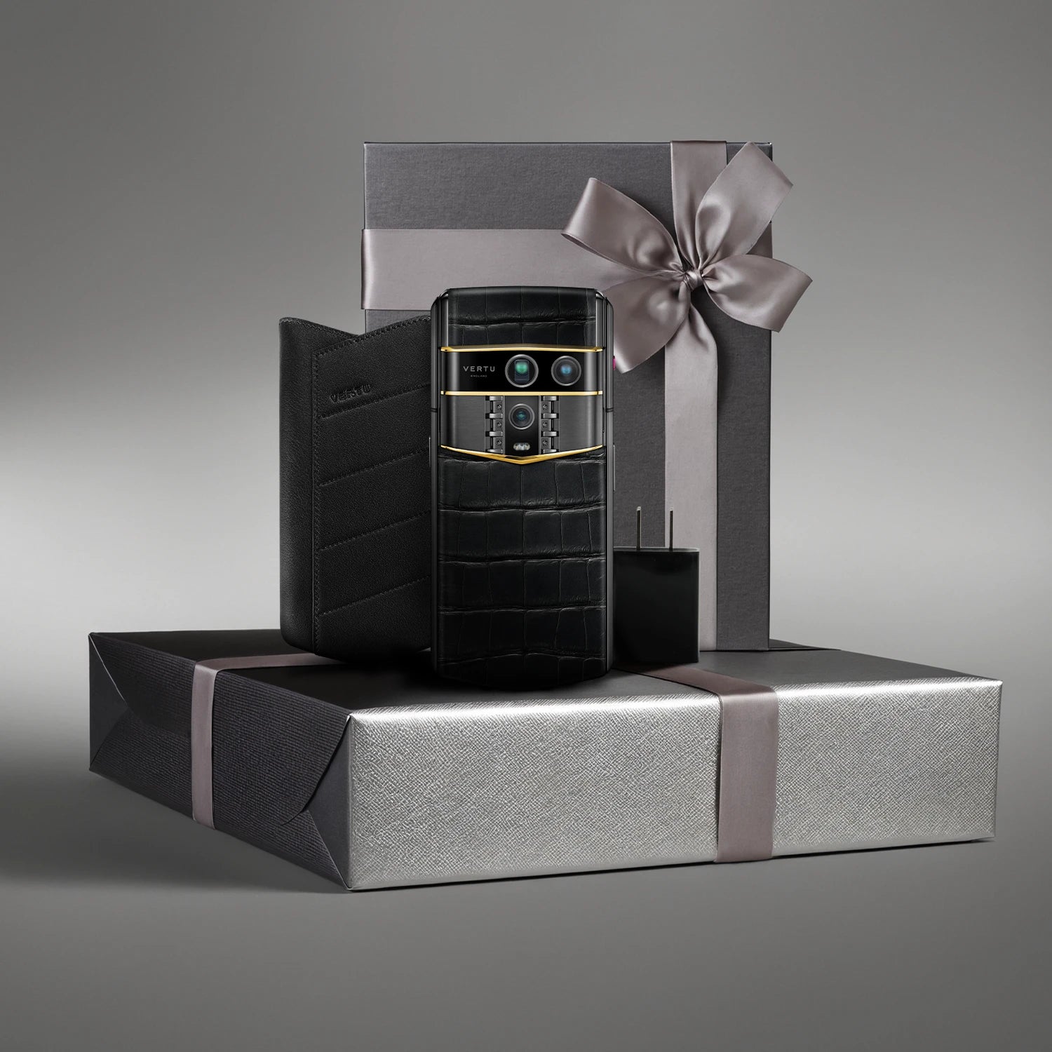 Agent Q Alligator Gold Accent Collector’s Edition